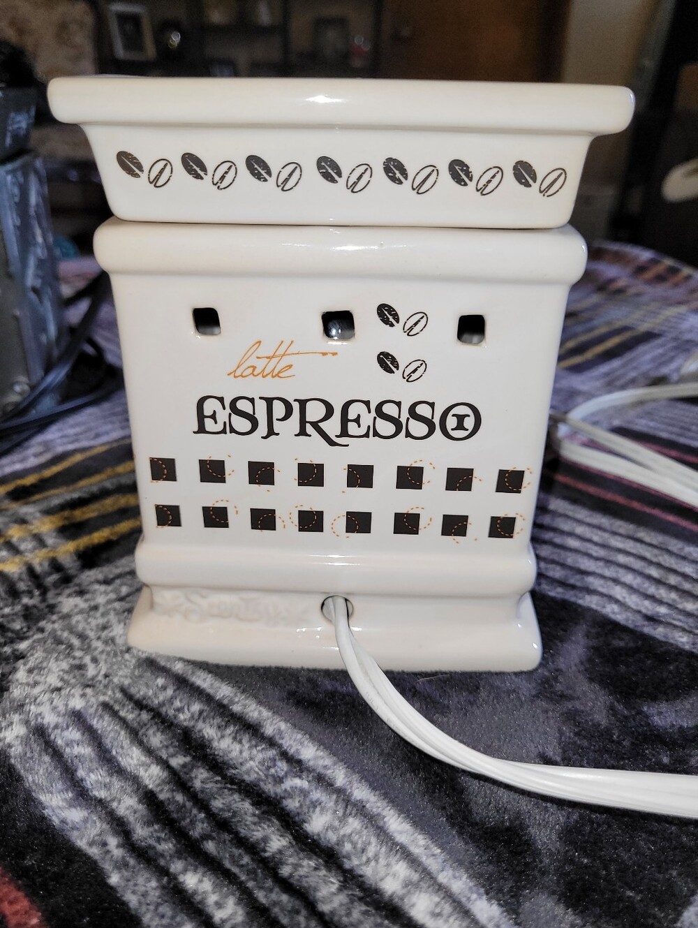 Scentsy Brand White Cappucino Warmer. Super Cute, Wake Up And Smell The Coffee. - Picture 4 of 11